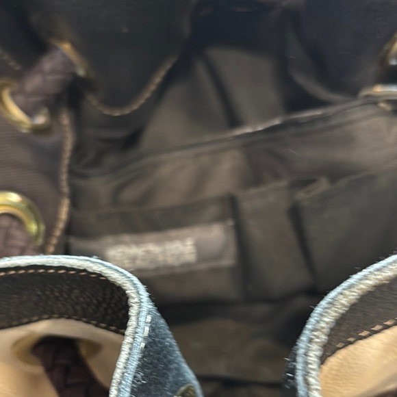 Kenneth Cole Reaction Black and Cream lea Shoulder Bag with Drawstring Design - Picture 4 of 8